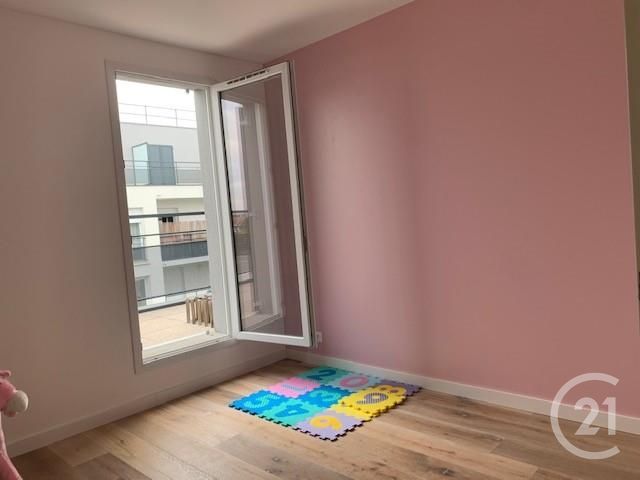 Afficher la photo en grand Appartement F4 à vendre - 4 pièces - 80.0 m2 - PIERRELAYE - 95 - ILE-DE-FRANCE - Century 21 La Voie Romaine