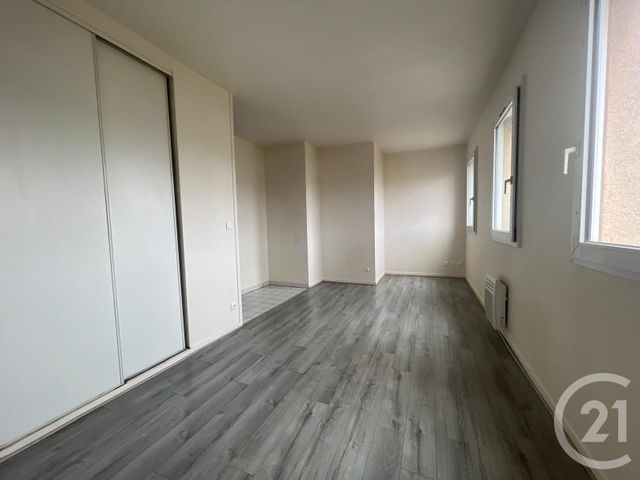 Appartement F1 à louer - 1 pièce - 24.7 m2 - PONTOISE - 95 - ILE-DE-FRANCE - Century 21 La Voie Romaine
