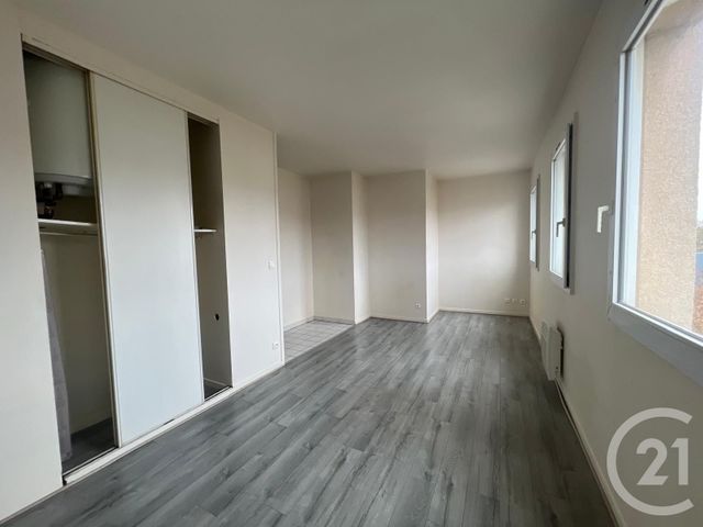 Appartement F1 à louer - 1 pièce - 24.7 m2 - PONTOISE - 95 - ILE-DE-FRANCE - Century 21 La Voie Romaine