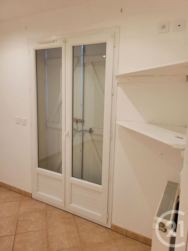 Appartement F2 à vendre - 2 pièces - 49.7 m2 - COUBRON - 93 - ILE-DE-FRANCE - Century 21 La Voie Romaine